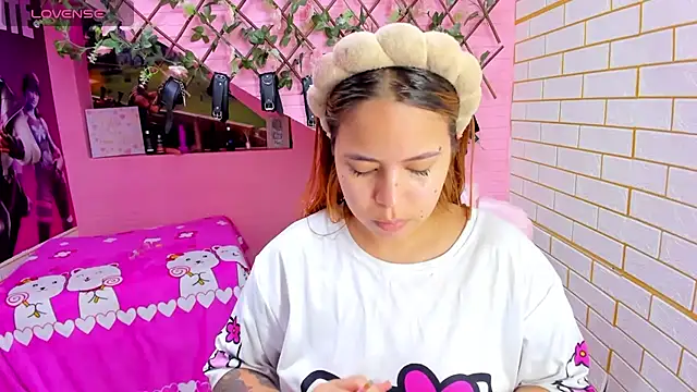 Snapshot of marcellaa303av chatting on 12.05.25 marcellaa303av online show from 12.05.25