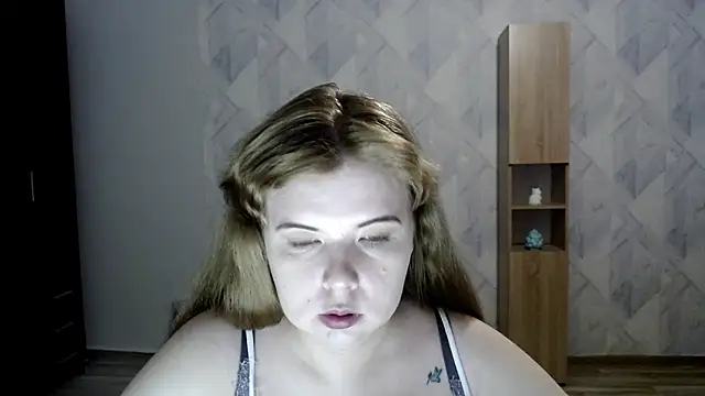 Snapshot of Melina_Hot9 chatting on 09.26.25 Melina Hot9 online show from 09.26.25