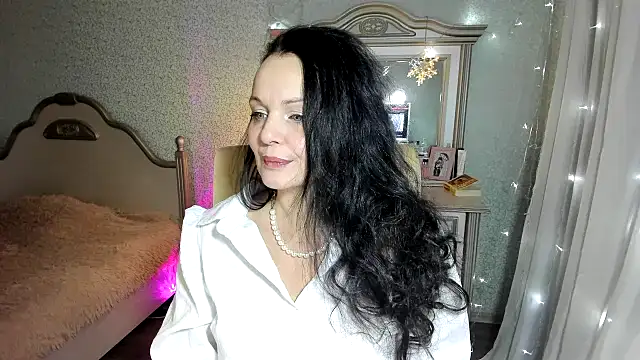 Snapshot of WitchBlueRose chatting on 01.06.25 WitchBlueRose online show from 01.06.25