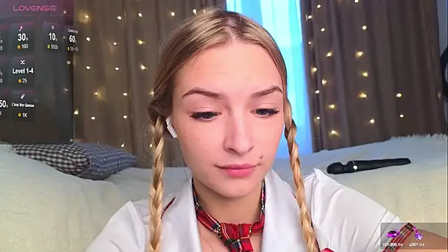 Snapshot of Soft_Eva chatting on 01.08.25 Soft Eva online show from 01.08.25