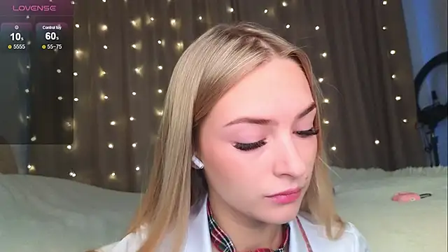 Snapshot of Soft_Eva chatting on 01.16.25 Soft Eva online show from 01.16.25