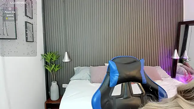 Axel brunette1 online show from 04.15.26