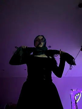 Snapshot of MaddisonHaas chatting on 12.17.25 MaddisonHaas online show from 12.17.25