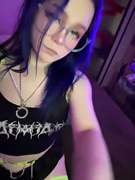 Snapshot of MaddisonHaas chatting on 12.21.25 MaddisonHaas online show from 12.21.25