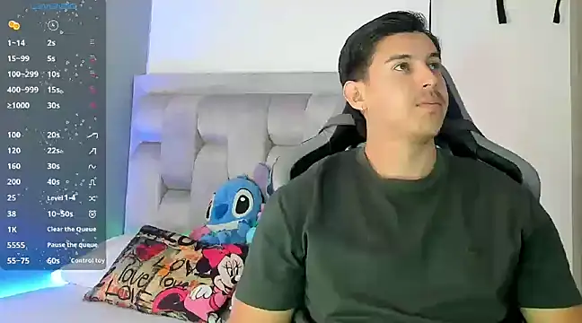 Snapshot of victor_vixen chatting on 02.07.25 victor vixen online show from 02.07.25