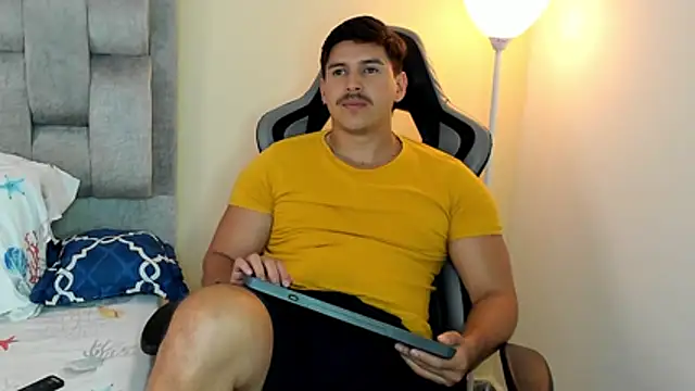 Snapshot of victor_vixen chatting on 02.02.26 victor vixen online show from 02.02.26