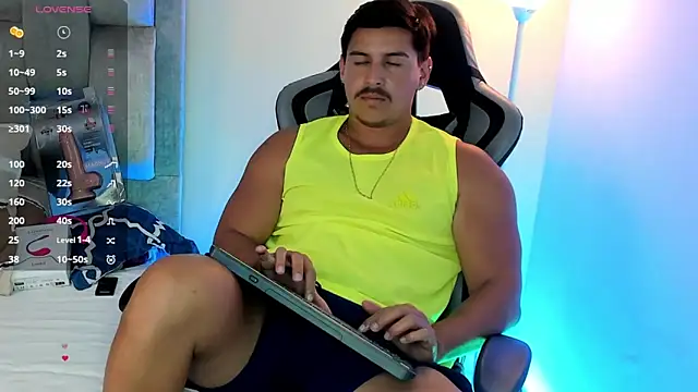 Snapshot of victor_vixen chatting on 03.02.26 victor vixen online show from 03.02.26