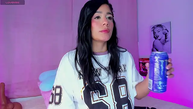 Snapshot of tellmebri chatting on 09.22.25 tellmebri online show from 09.22.25