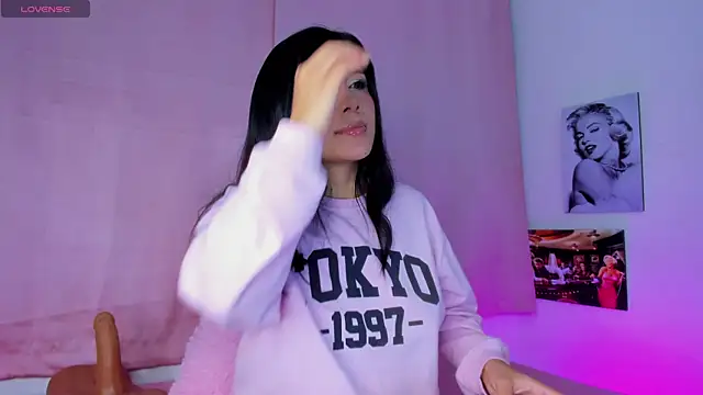 Snapshot of tellmebri chatting on 10.03.25 tellmebri online show from 10.03.25