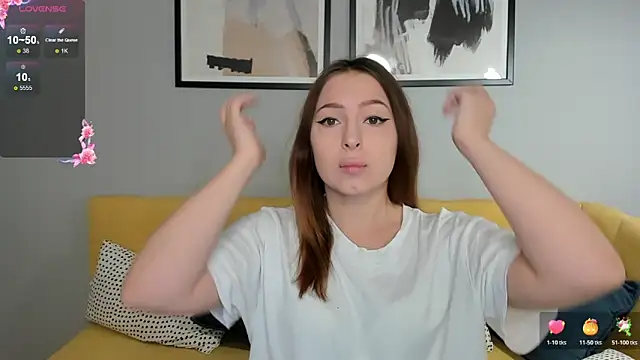 Snapshot of KetrinWhite chatting on 11.26.25 KetrinWhite online show from 11.26.25