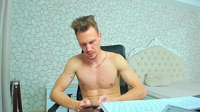 Snapshot of MateoBenjaminX chatting on 01.10.25 MateoBenjaminX online show from 01.10.25