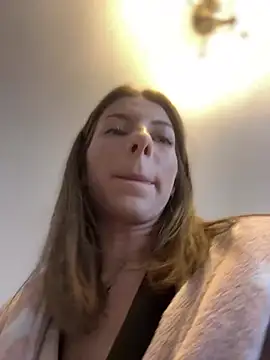 Mia Ethan online show from 01.28.25