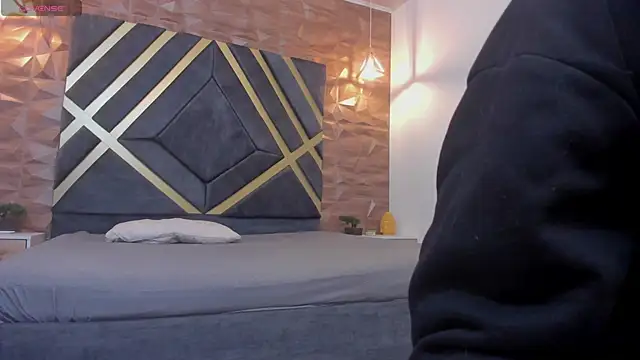 Alahia Dangelo online show from 02.15.25