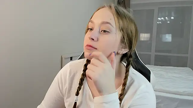 Snapshot of endlesssoffi chatting on 12.20.24 endlesssoffi online show from 12.20.24