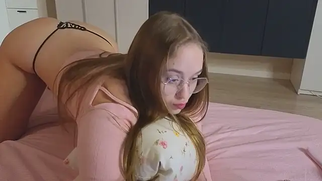 Snapshot of endlesssoffi chatting on 12.01.25 endlesssoffi online show from 12.01.25