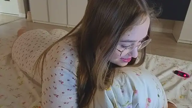 Snapshot of endlesssoffi chatting on 12.19.25 endlesssoffi online show from 12.19.25