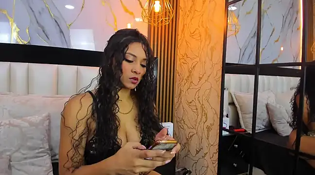 Snapshot of SofiaLaurents chatting on 02.01.25 SofiaLaurents online show from 02.01.25