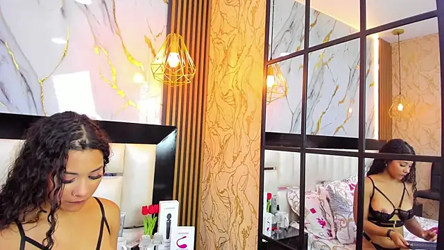 Snapshot of SofiaLaurents chatting on 02.23.25 SofiaLaurents online show from 02.23.25