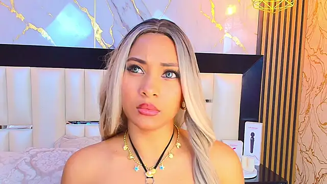 Snapshot of SofiaLaurents chatting on 10.04.25 SofiaLaurents online show from 10.04.25