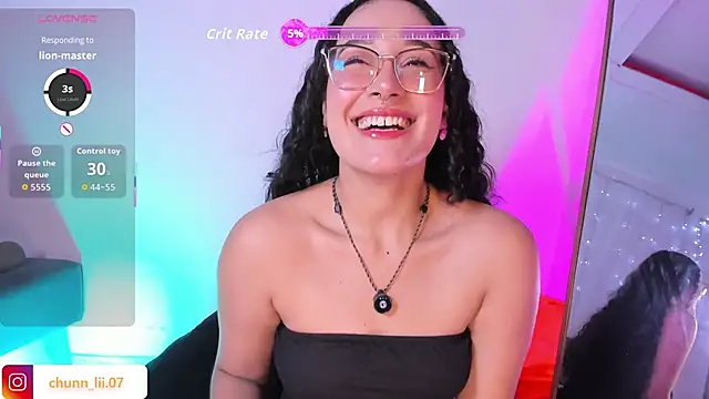 Snapshot of chunn_liioo chatting on 11.04.25 chunn liioo online show from 11.04.25