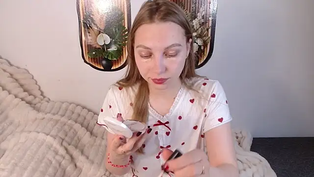 Snapshot of bellaa_love_ chatting on 05.15.26 bellaa love online show from 05.15.26