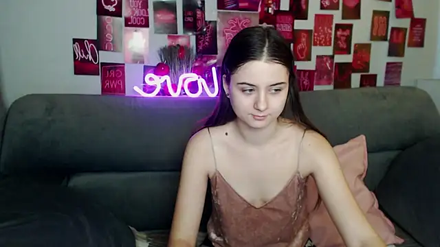 Snapshot of MilanaRoza chatting on 11.14.25 MilanaRoza online show from 11.14.25