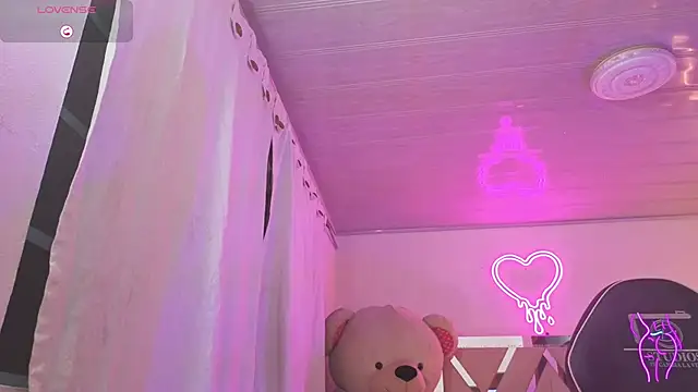 Laylafoxy tay online show from 12.22.25