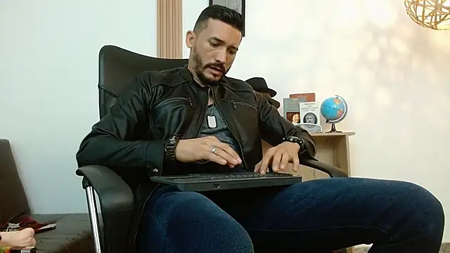 Snapshot of Reiko_85_ chatting on 02.14.25 Reiko 85 online show from 02.14.25