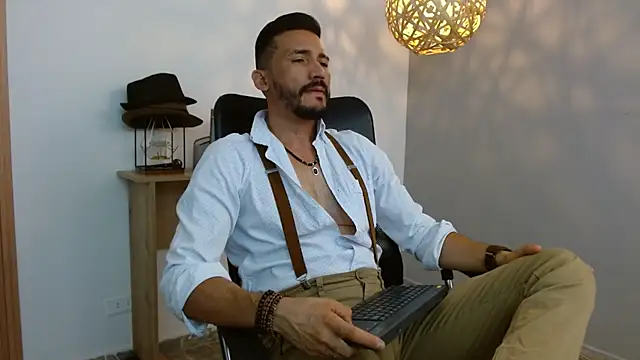 Snapshot of Reiko_85_ chatting on 02.14.25 Reiko 85 online show from 02.14.25