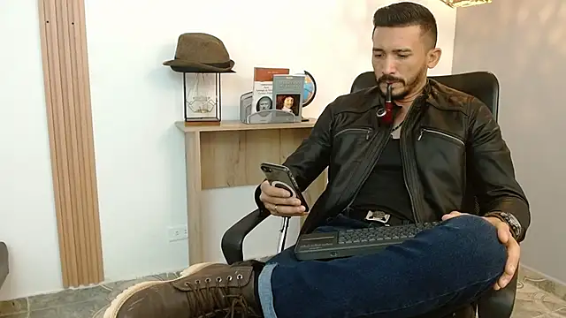 Snapshot of Reiko_85_ chatting on 02.15.25 Reiko 85 online show from 02.15.25