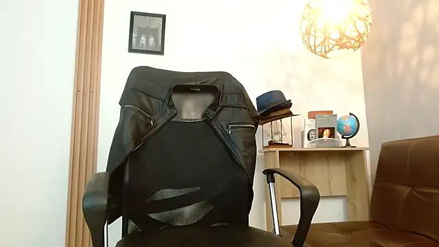 Snapshot of Reiko_85_ chatting on 03.22.25 Reiko 85 online show from 03.22.25