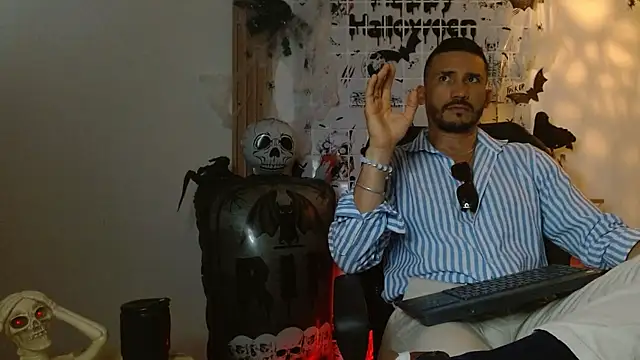 Snapshot of Reiko_85_ chatting on 10.23.25 Reiko 85 online show from 10.23.25