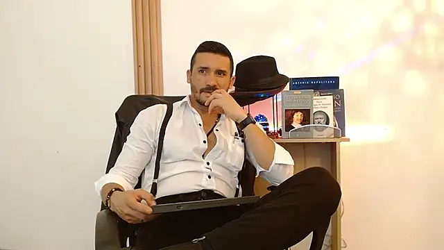 Snapshot of Reiko_85_ chatting on 11.17.25 Reiko 85 online show from 11.17.25