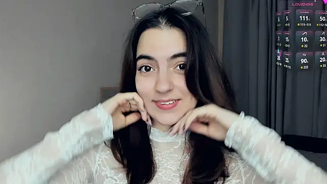 Snapshot of DracosMoon chatting on 10.17.25 DracosMoon online show from 10.17.25