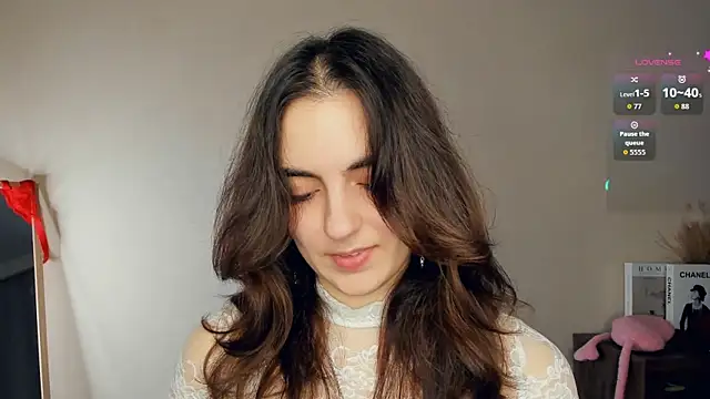 Snapshot of DracosMoon chatting on 10.26.25 DracosMoon online show from 10.26.25