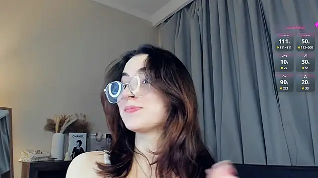 Snapshot of DracosMoon chatting on 11.07.25 DracosMoon online show from 11.07.25