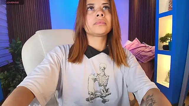 Snapshot of Antonella_Torres2 chatting on 10.03.25 Antonella Torres2 online show from 10.03.25