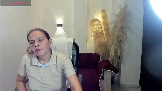 Snapshot of Milf_karlye chatting on 06.15.26 Milf karlye online show from 06.15.26
