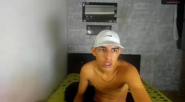 Snapshot of agustin_thelondon chatting on 12.20.24 agustin thelondon online show from 12.20.24