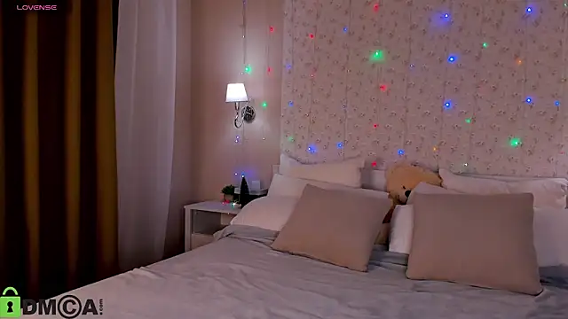 Jennifer Wadee online show from 01.08.26