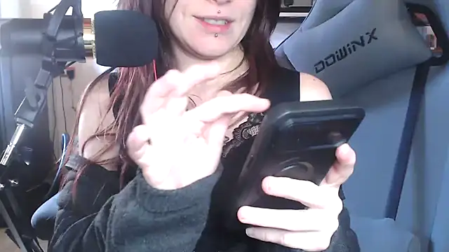 Snapshot of complicata_mente chatting on 02.04.25 complicata mente online show from 02.04.25