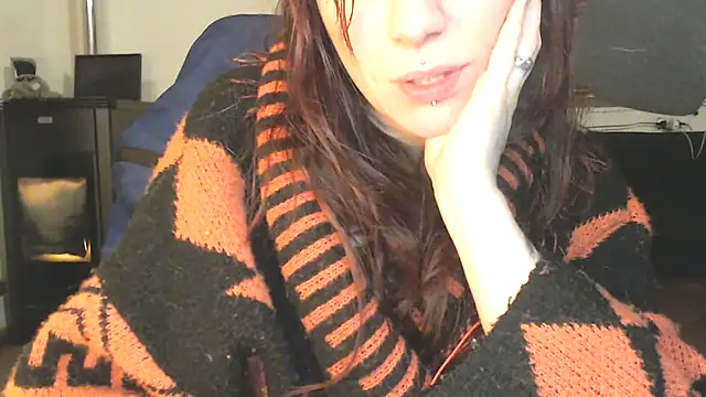 Snapshot of complicata_mente chatting on 03.18.25 complicata mente online show from 03.18.25