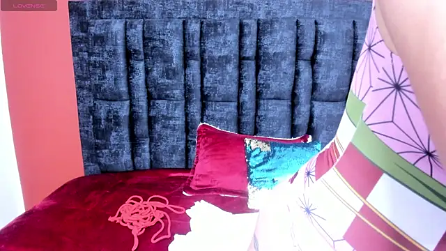 Snapshot of Aurora_Doll_ chatting on 10.29.25 Aurora Doll online show from 10.29.25