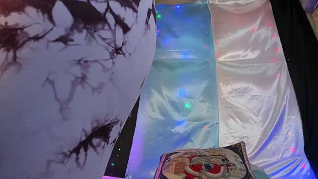 Snapshot of DeisyHarper chatting on 12.21.24 DeisyHarper online show from 12.21.24