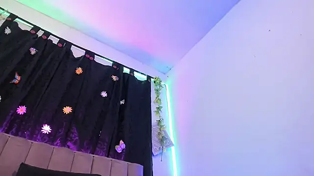 Snapshot of DeisyHarper chatting on 09.30.25 DeisyHarper online show from 09.30.25