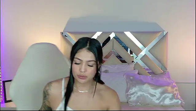 Mara Saenzz online show from 12.23.24