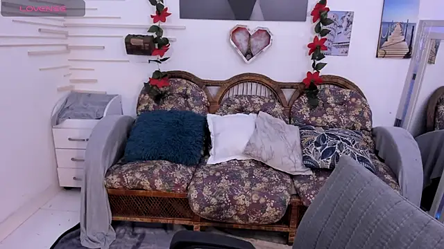 alinabozz1 online show from 12.27.24