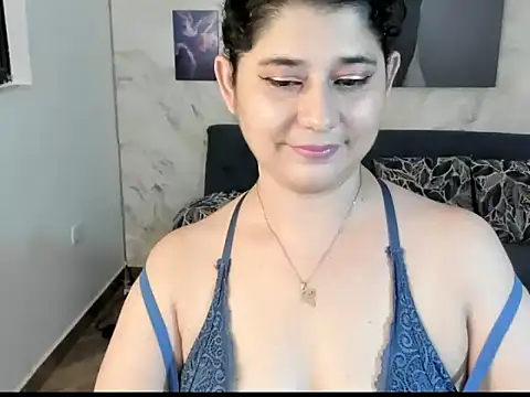 Snapshot of alinabozz1 chatting on 06.08.26 alinabozz1 online show from 06.08.26