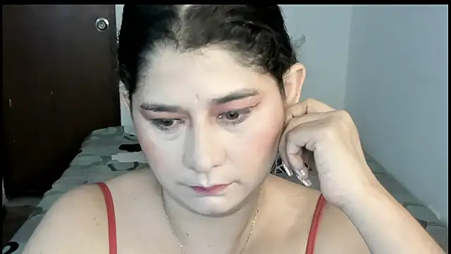 Snapshot of alinabozz1 chatting on 07.12.26 alinabozz1 online show from 07.12.26