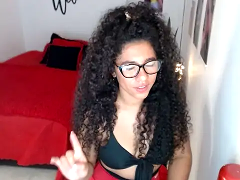 Snapshot of bellacrespalatina chatting on 09.16.25 bellacrespalatina online show from 09.16.25